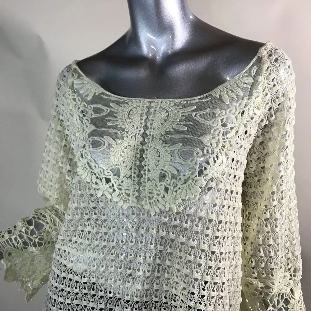 Umgee Women's Medium Open Knit Tunic Top Creamy Beige Off White Lace Detail Bell
